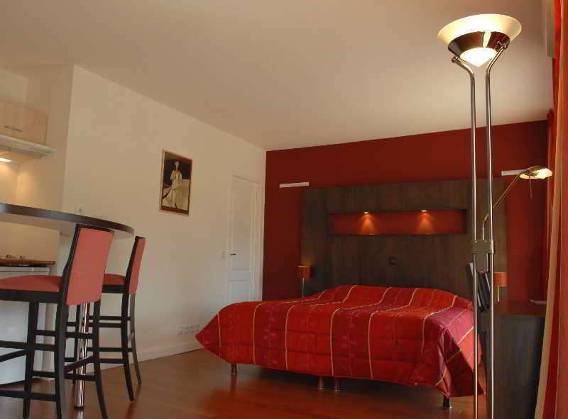 Hotel La Scala Pithiviers Kültér fotó