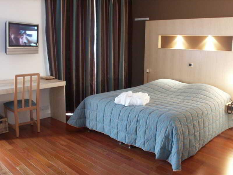 Hotel La Scala Pithiviers Kültér fotó