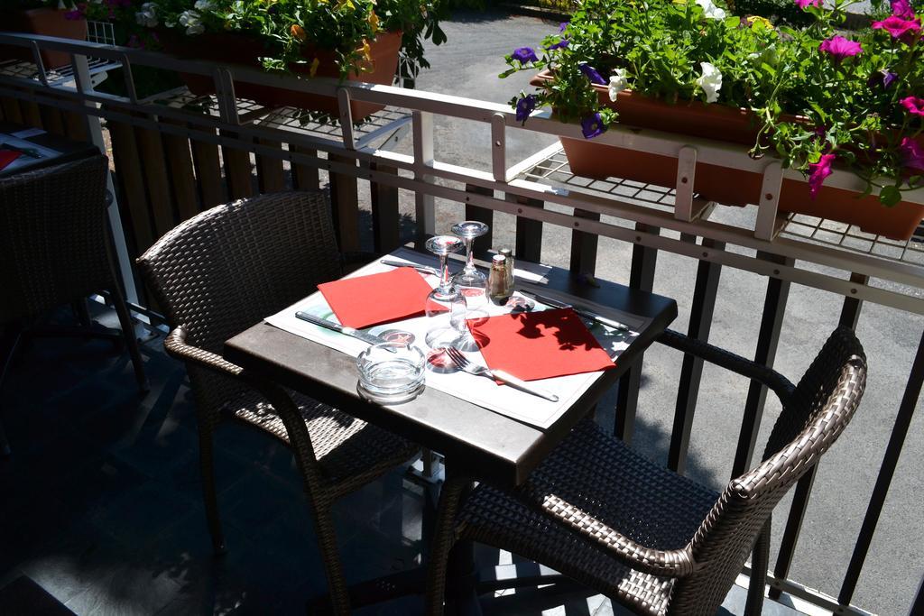 Hotel La Scala Pithiviers Kültér fotó