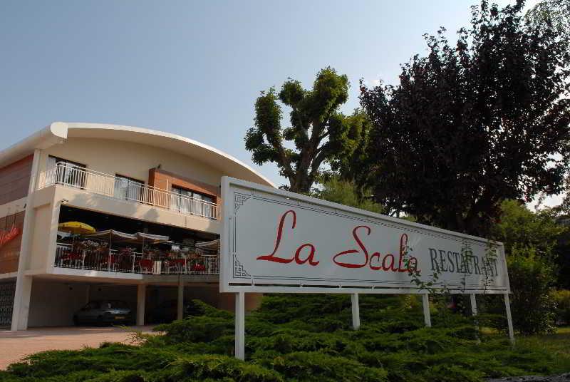 Hotel La Scala Pithiviers Kültér fotó