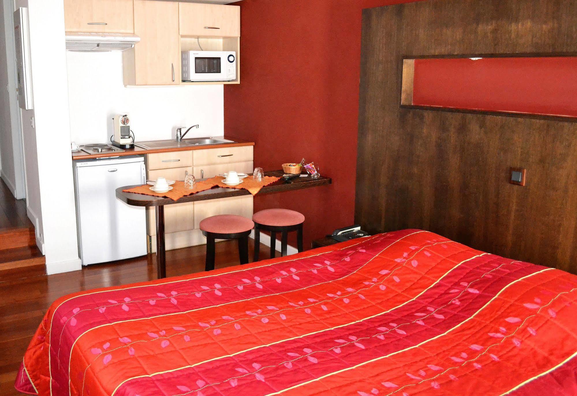 Hotel La Scala Pithiviers Kültér fotó