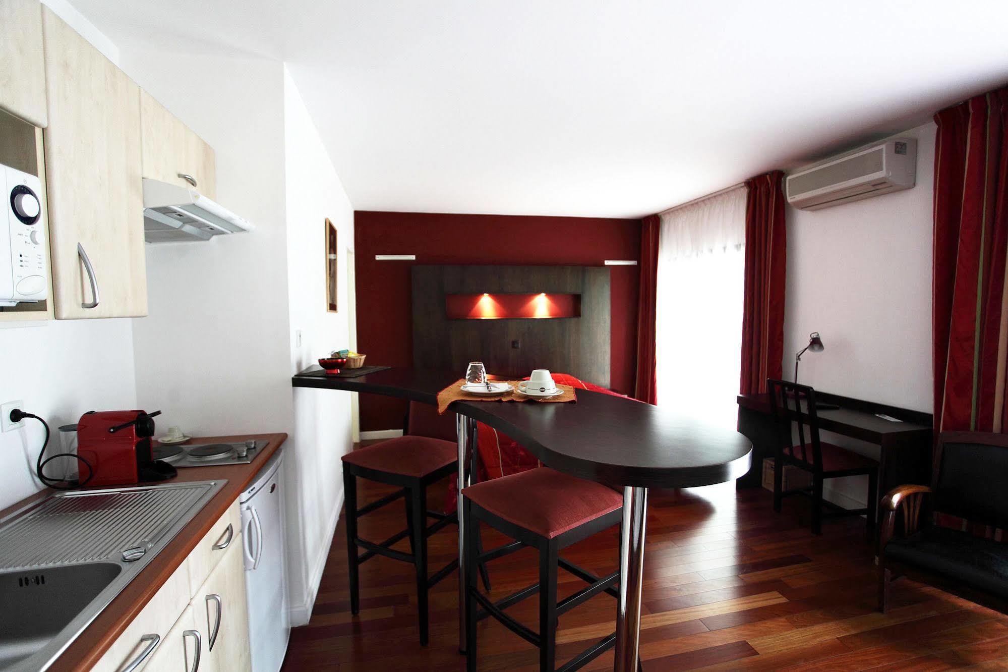 Hotel La Scala Pithiviers Kültér fotó