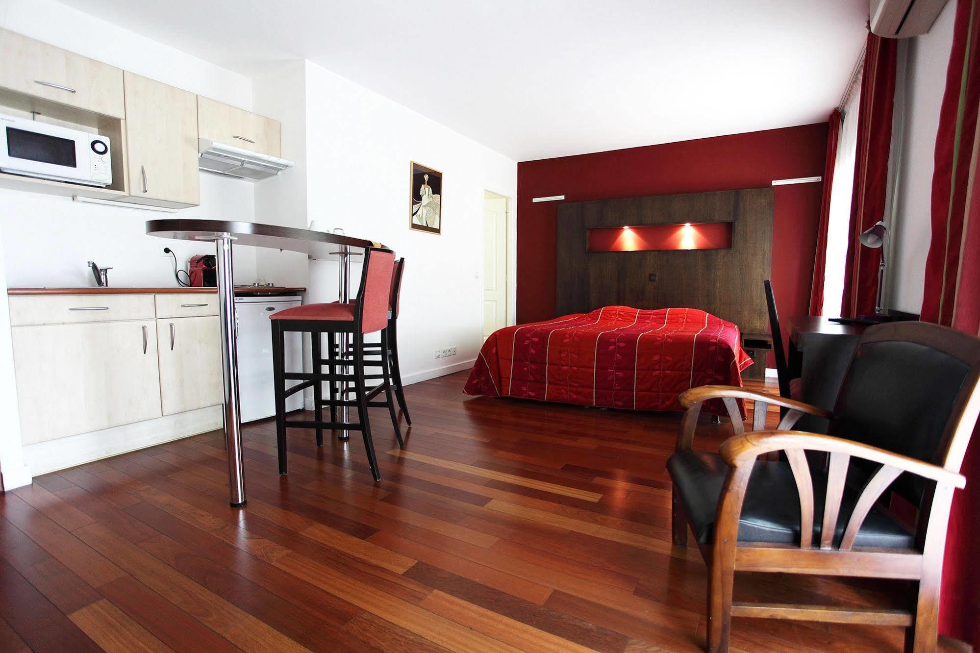 Hotel La Scala Pithiviers Kültér fotó