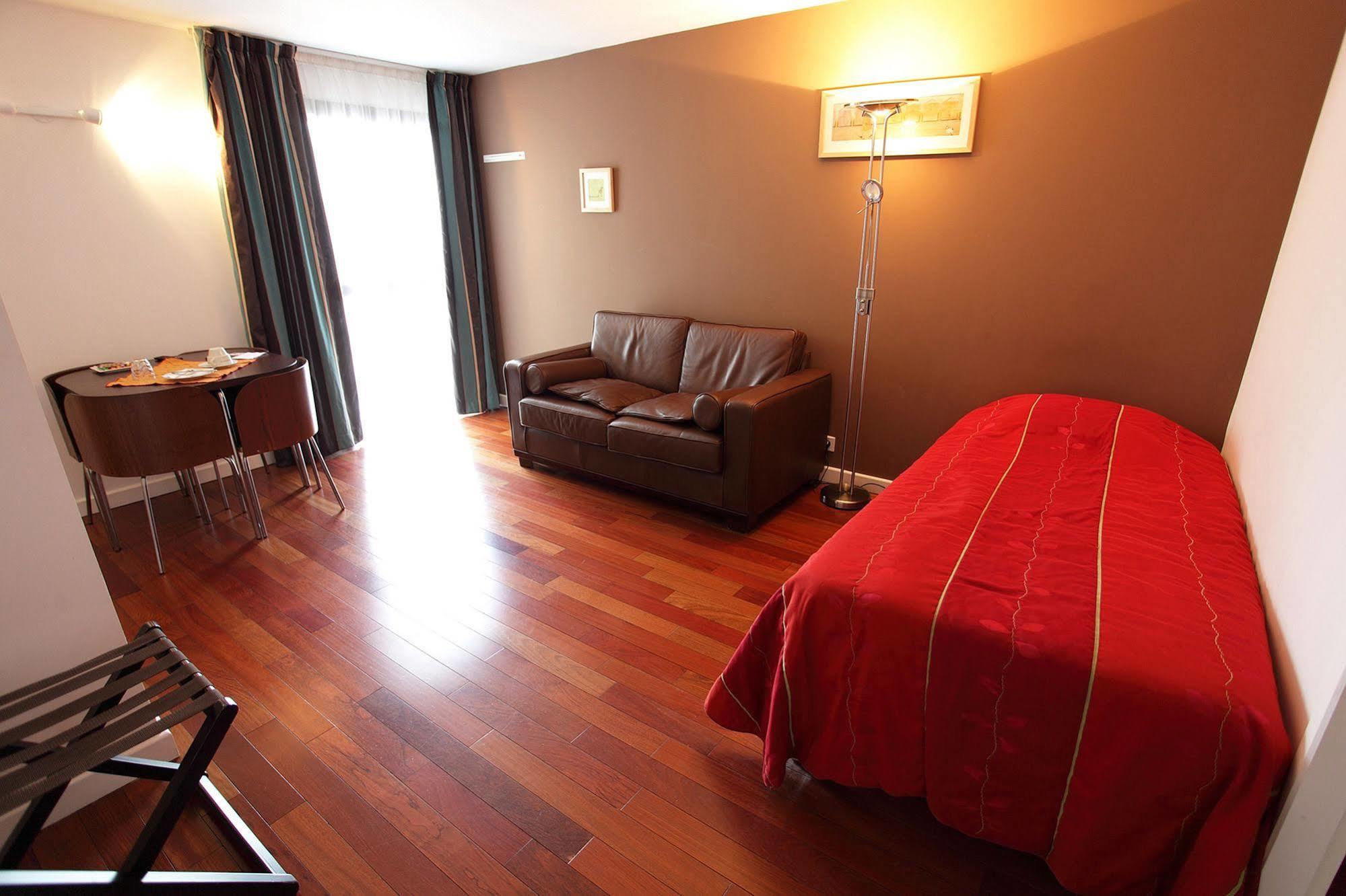 Hotel La Scala Pithiviers Kültér fotó