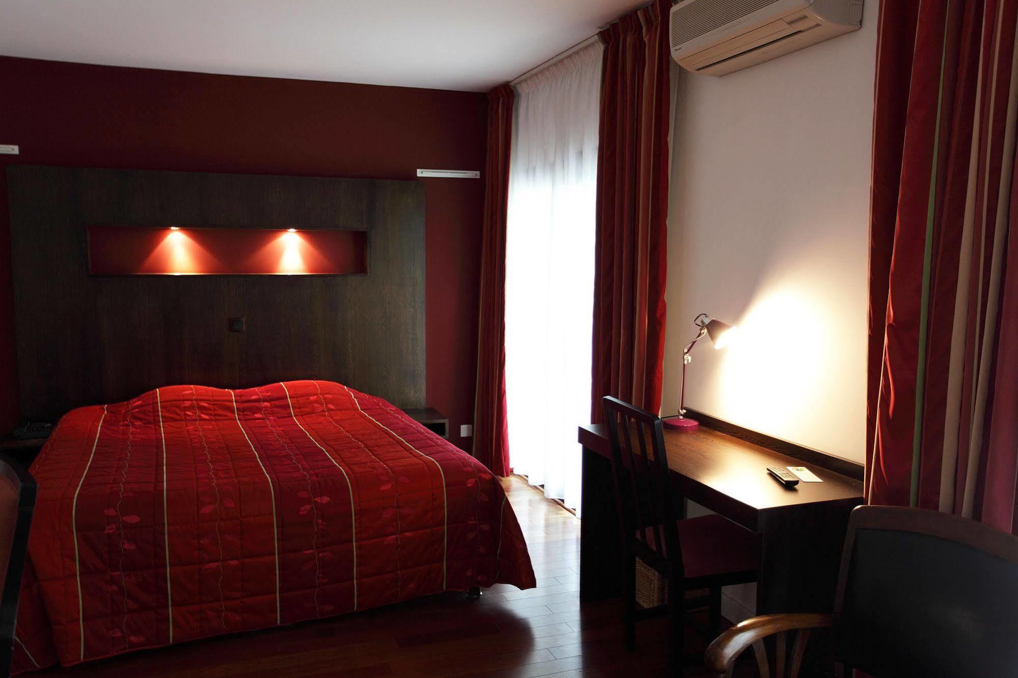 Hotel La Scala Pithiviers Kültér fotó